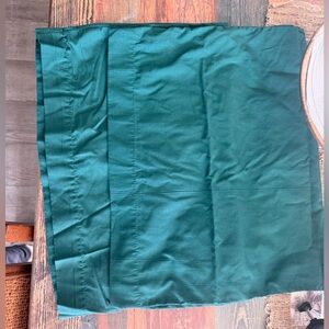 ⭐️ Free W/closet purchase - Pair of Emerald Green full/queen pillowcases